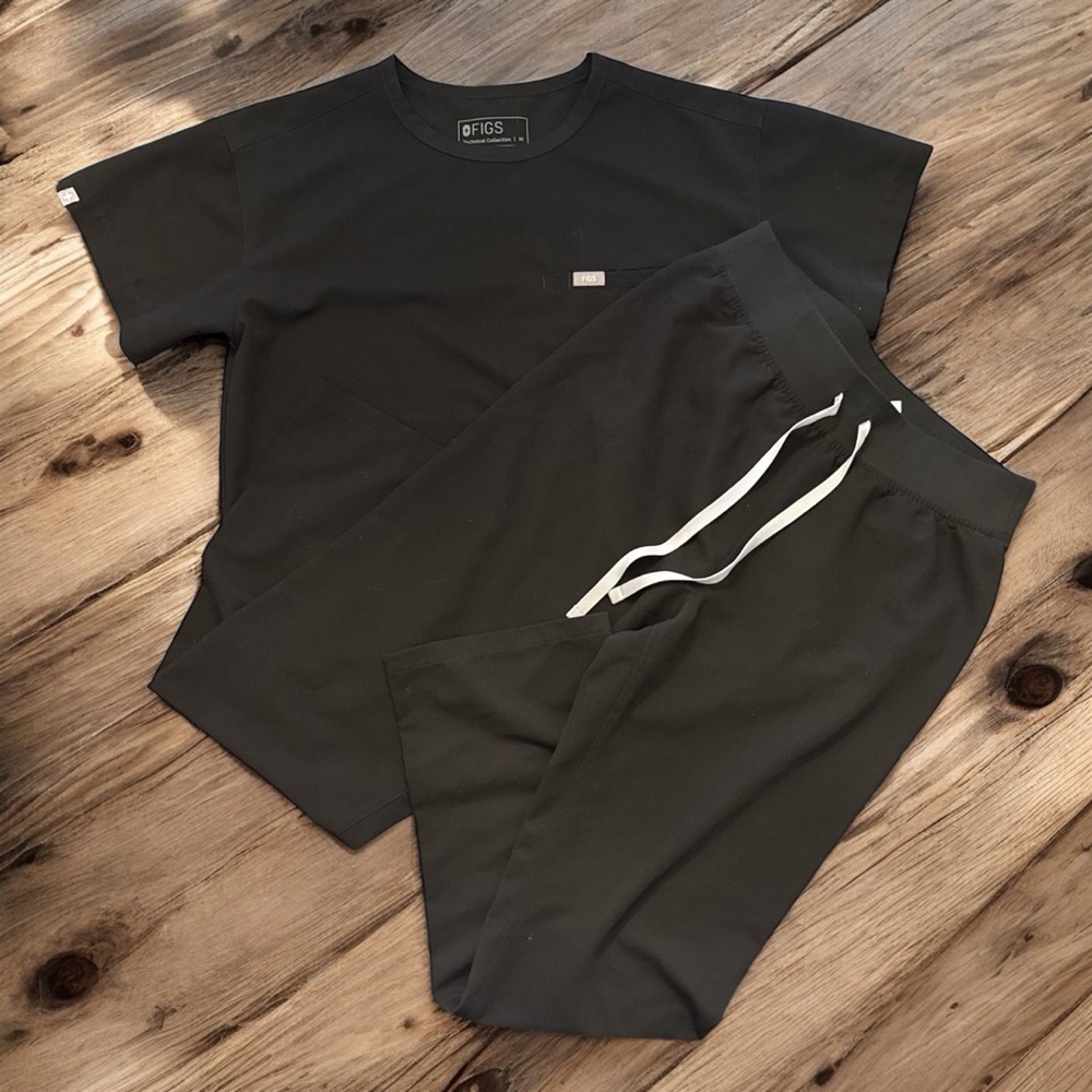 FIGS | Black Set: Canela Top/Livingston Bottom